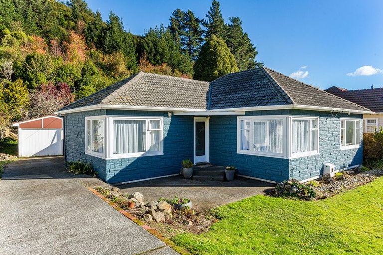 Photo of property in 106 Hine Road, Wainuiomata, Lower Hutt, 5014