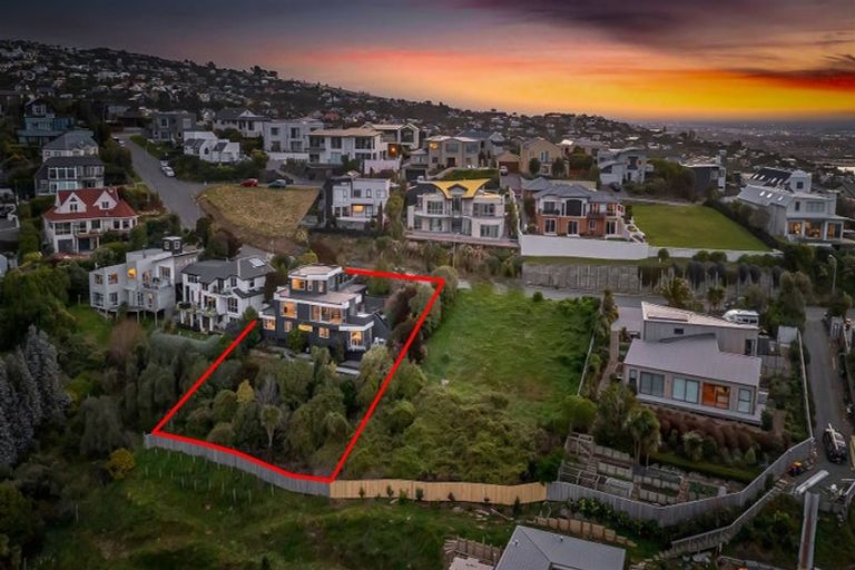 Photo of property in 18 Glendevere Terrace, Redcliffs, Christchurch, 8081