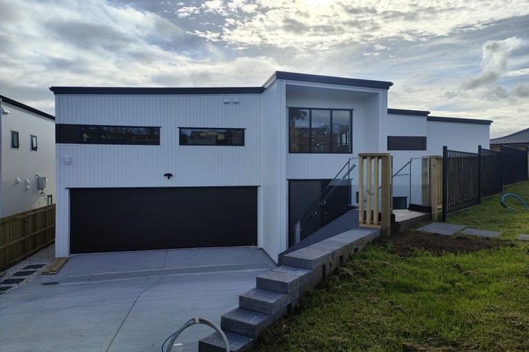 Photo of property in 2a Embling Place, Eastern Beach, Auckland, 2012