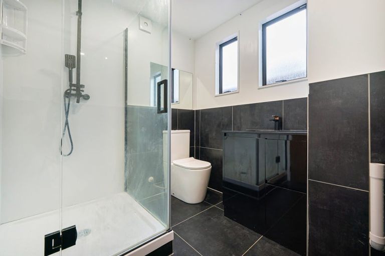 Photo of property in 8 Riverview Road, New Lynn, Auckland, 0600