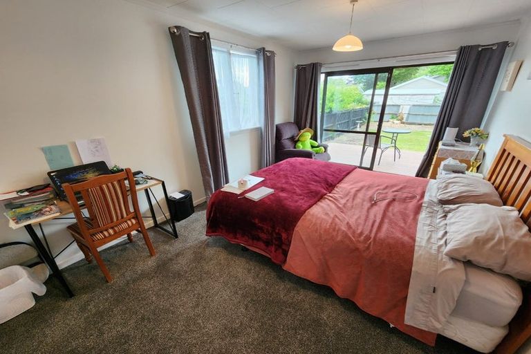 Photo of property in 100 Middlepark Road, Sockburn, Christchurch, 8042
