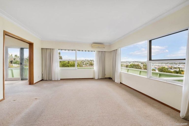 Photo of property in 5 Cheryl Place, Hillcrest, Auckland, 0627