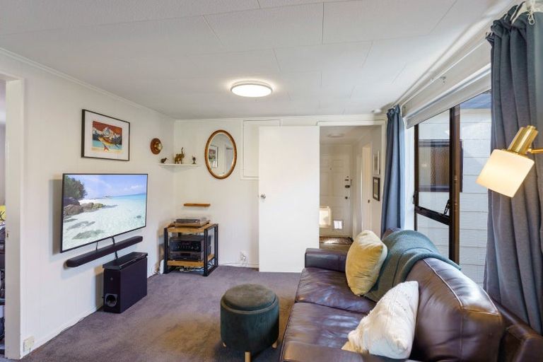 Photo of property in 17 Old Coach Road South, Otaki Beach, Otaki, 5512