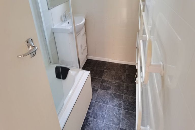 Photo of property in 23 Dale Crescent, Pakuranga, Auckland, 2010