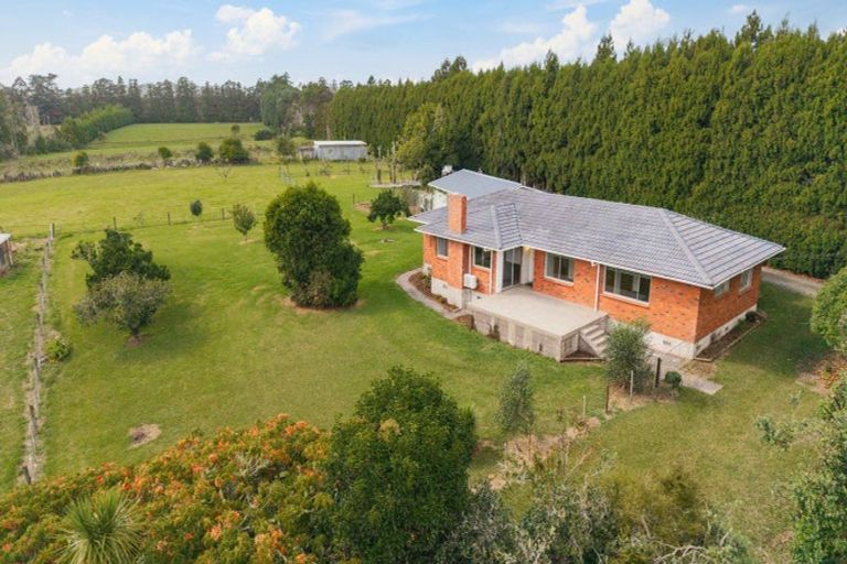 Photo of property in 230 Riverhead Road, Kumeu, 0892