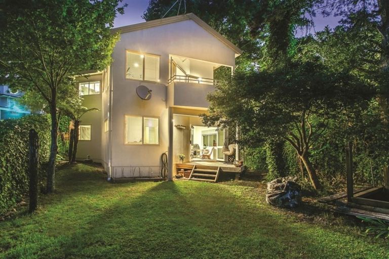 Photo of property in 2/74 Braemar Road, Castor Bay, Auckland, 0620