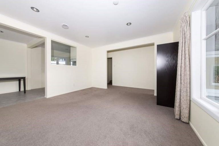 Photo of property in 17 Alma Street, Te Atatu South, Auckland, 0610