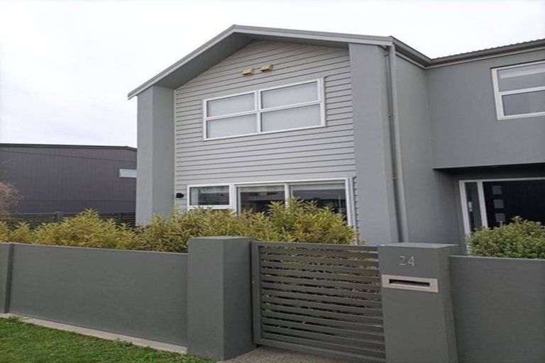 Photo of property in 24 Bluff Road, Kenepuru, Porirua, 5022