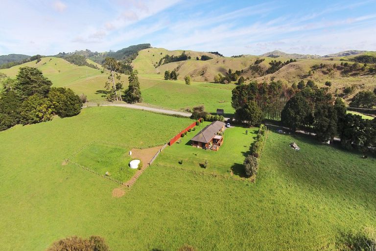 Photo of property in 927 Tauhoa Road, Kaipara Flats, Warkworth, 0984