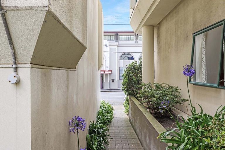 Photo of property in Te Awhina Apartments, 27/22 Sussex Street, Mount Cook, Wellington, 6021