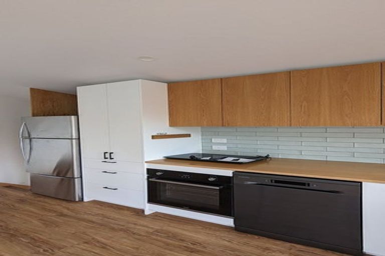 Photo of property in 9 Rifleman Lane, Redcliffs, Christchurch, 8081