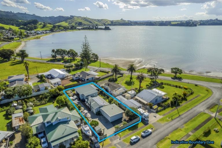 Photo of property in 3 Karaka Road, Kawakawa Bay, Papakura, 2585