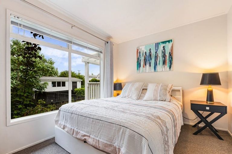 Photo of property in 26 Lauderdale Road, Birkdale, Auckland, 0626