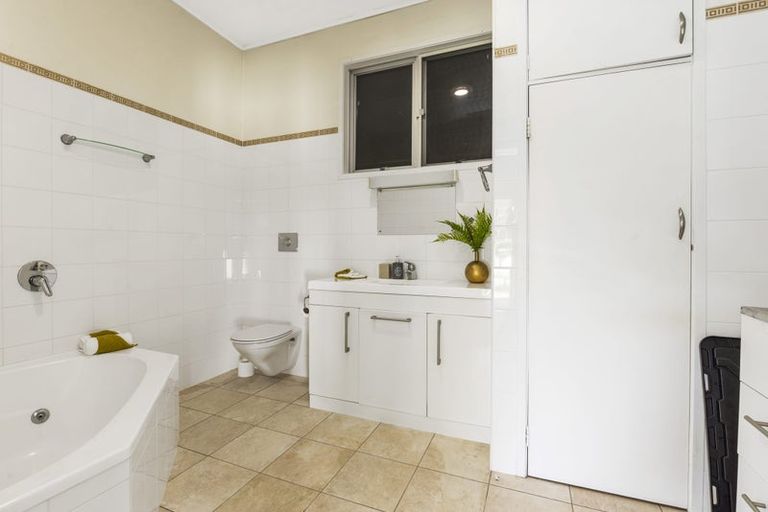 Photo of property in 112 Great South Road, Huntly, 3700