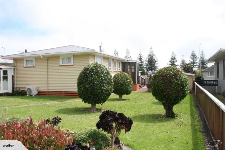 Photo of property in 19 Hume Street, Waitara, 4320