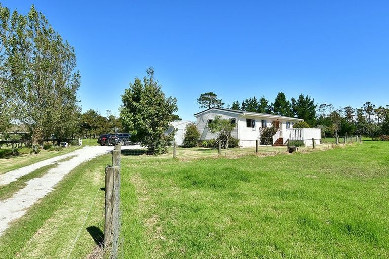 Photo of property in 37 Te Pua School Road, Helensville, 0875