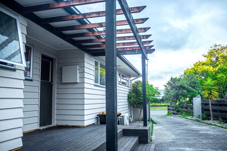 Photo of property in 17 John F Kennedy Drive, Milson, Palmerston North, 4414