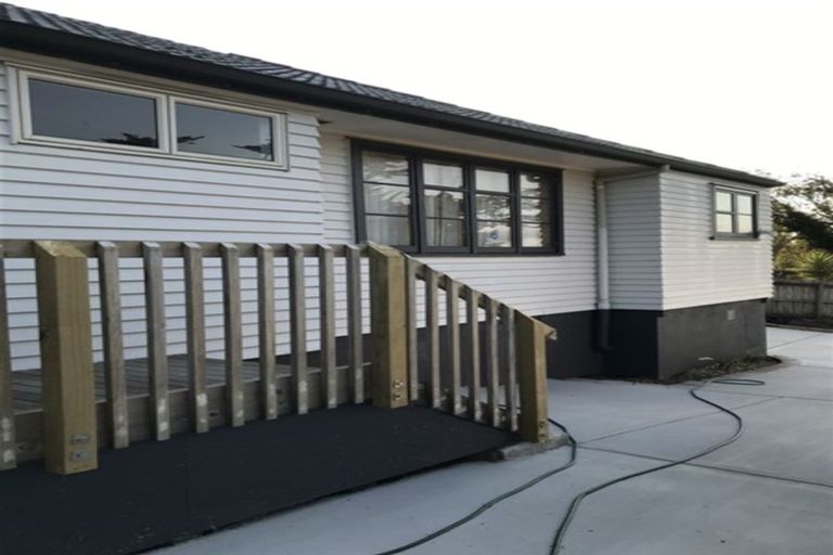 Photo of property in 11 Ramwall Place, Weymouth, Auckland, 2103