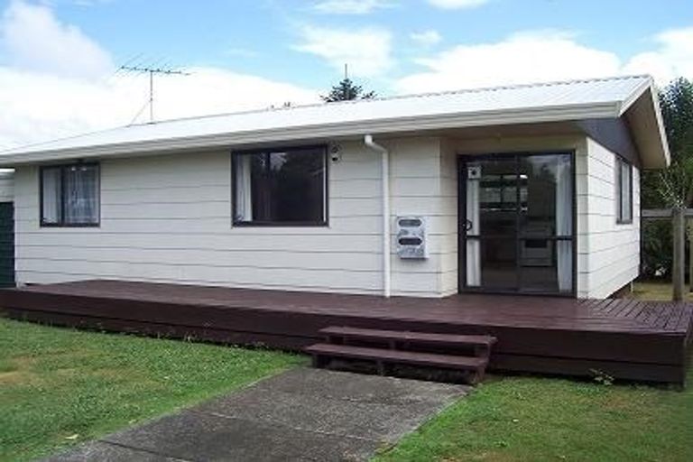 Photo of property in 2/47 Settlement Road, Papakura, 2110