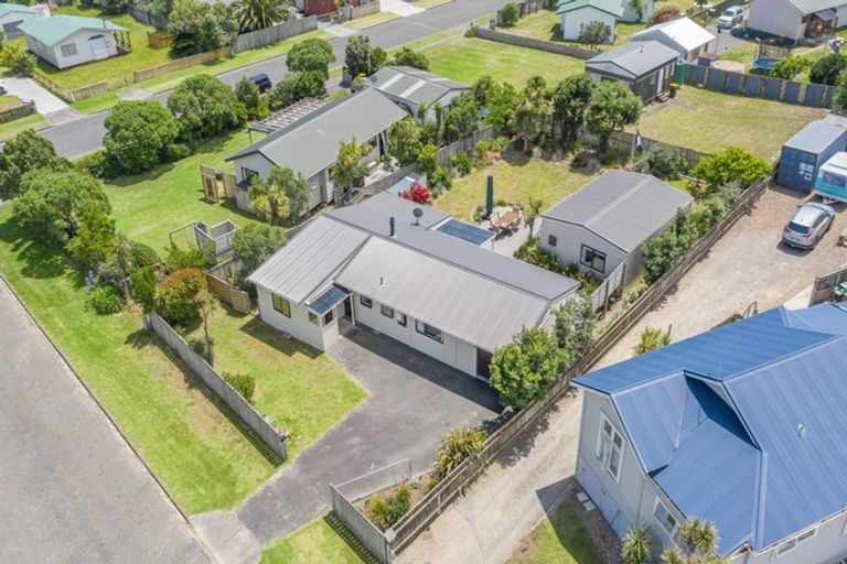 Photo of property in 3 Aranui Avenue, Waitarere Beach, Levin, 5510