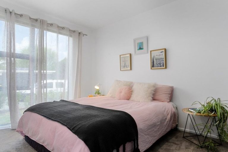 Photo of property in 16 Awanui Crescent, Matakana, 0985