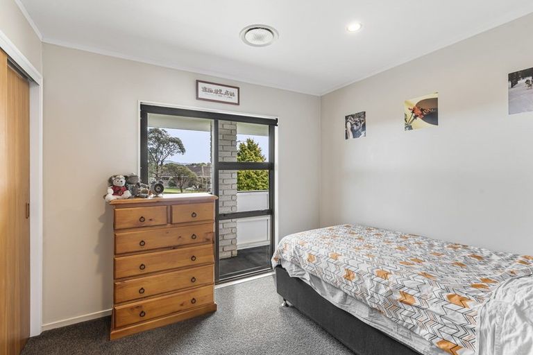 Photo of property in 2 Chilton Drive, Paraparaumu, 5032