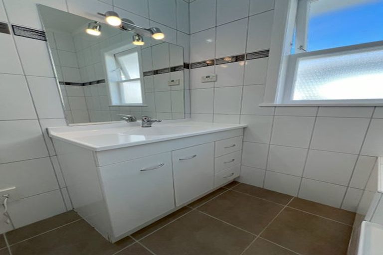 Photo of property in 61 Oakdale Road, Mount Roskill, Auckland, 1041