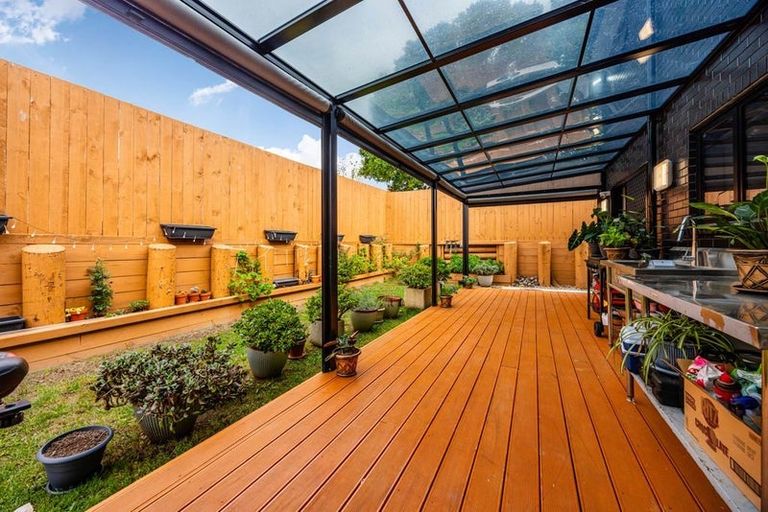 Photo of property in 29a Plumley Crescent, Mangere, Auckland, 2022