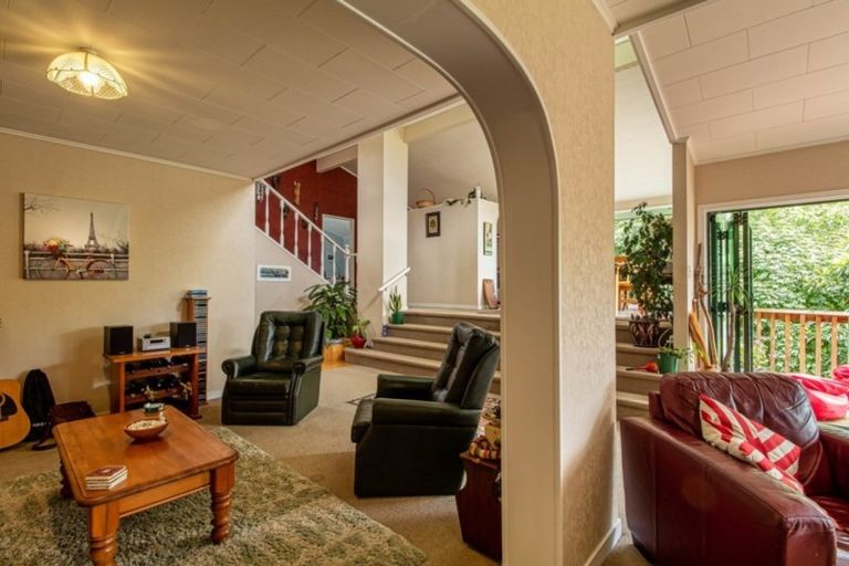 Photo of property in 25 Burns Road, Hospital Hill, Napier, 4110