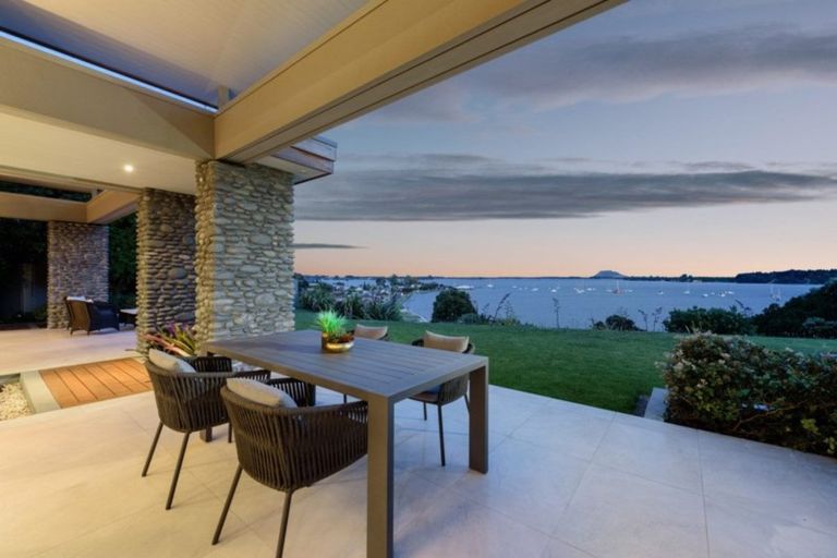 Photo of property in 61 Omokoroa Road, Omokoroa, 3114