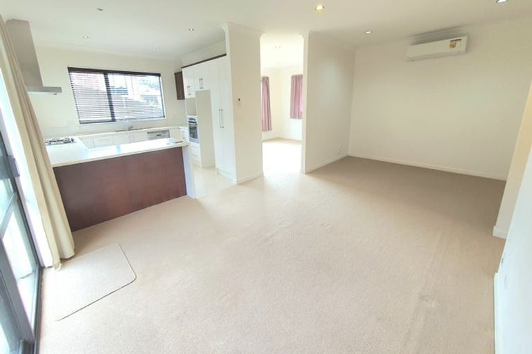 Photo of property in 35 Trotting Terrace, Fairview Heights, Auckland, 0632