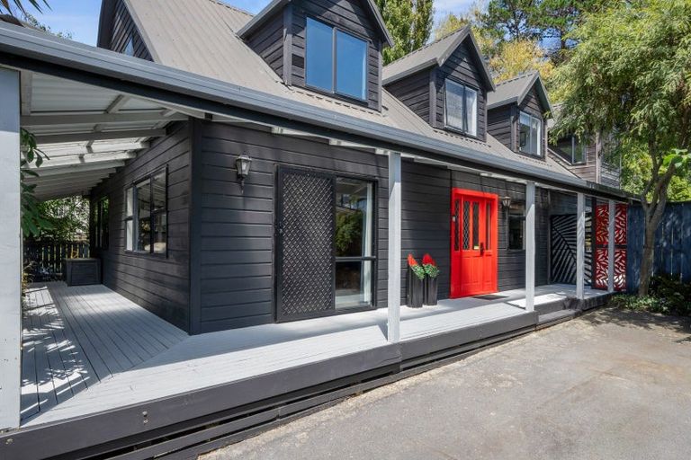 Photo of property in 70 Pinehaven Road, Pinehaven, Upper Hutt, 5019