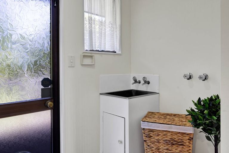 Photo of property in 180 Mangorei Road, Merrilands, New Plymouth, 4312