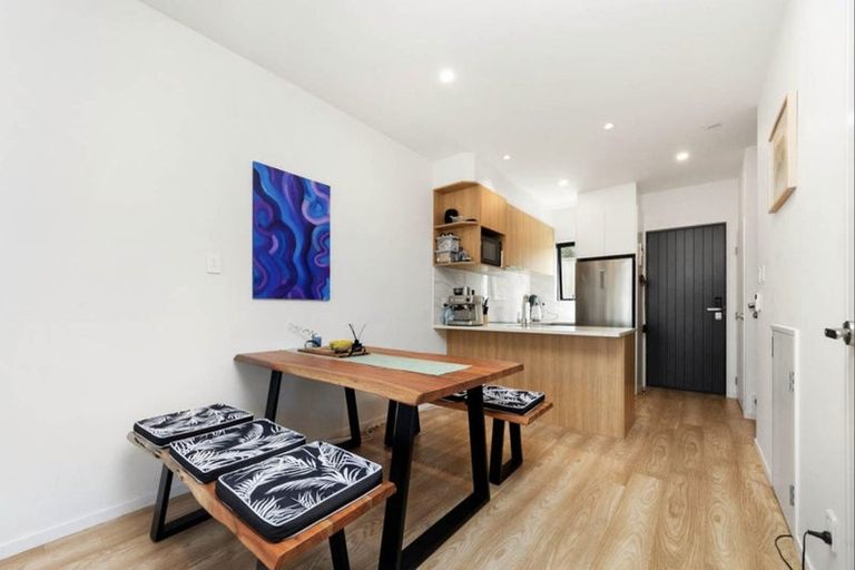 Photo of property in 4/28 Vodanovich Road, Te Atatu South, Auckland, 0610