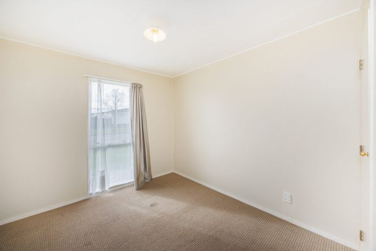 Photo of property in 15 Leander Place, Milson, Palmerston North, 4414