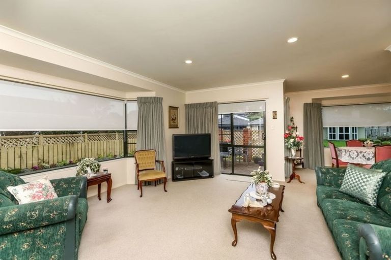 Photo of property in 12 Kawaroa Close, New Plymouth, 4310