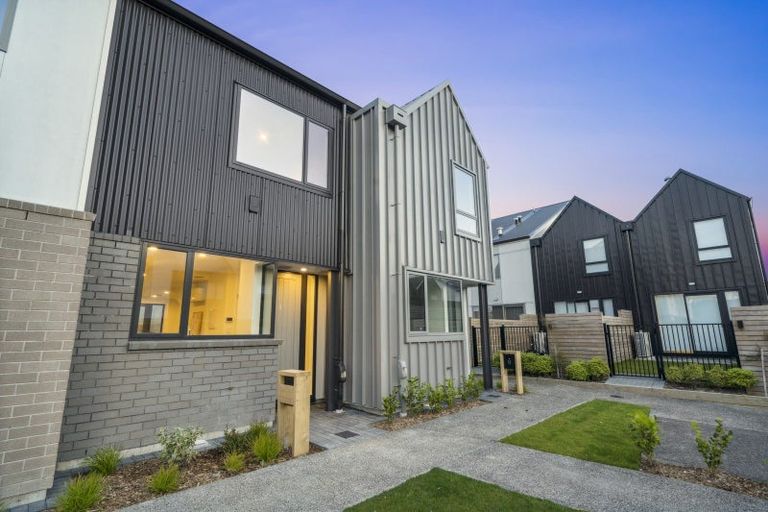 Photo of property in 9 Ara Paiwhenua, Tawa, Wellington, 5028