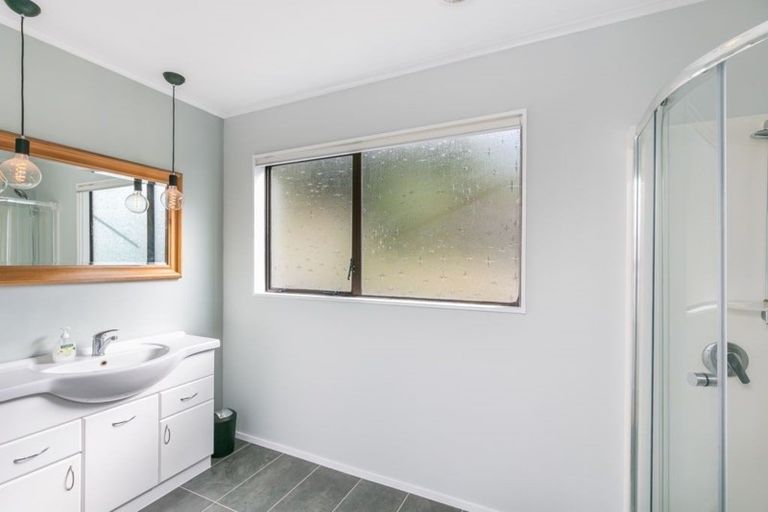 Photo of property in 23 Cheltenham Terrace, Newlands, Wellington, 6037