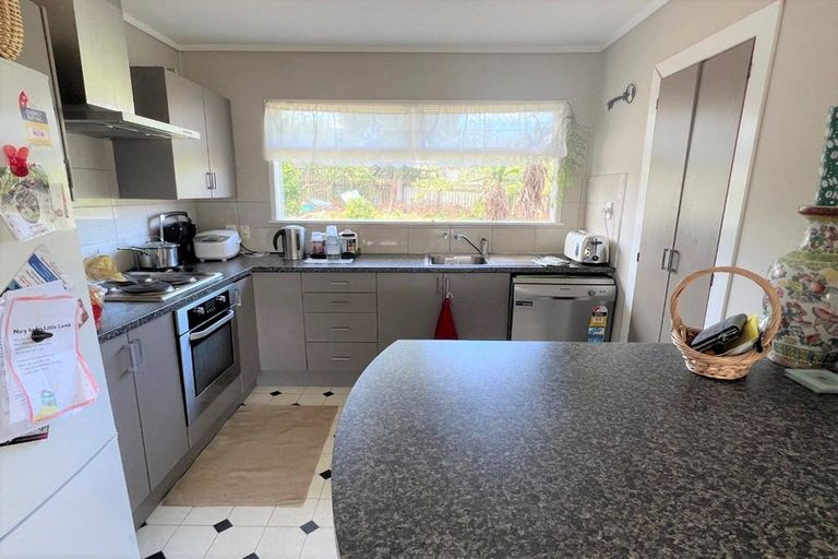 Photo of property in 18 Archmillen Avenue, Pakuranga Heights, Auckland, 2010