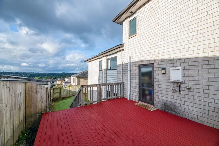 Photo of property in 24 Eric Gifford Drive, Ranui, Auckland, 0612