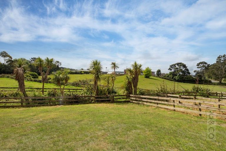 Photo of property in 17 Deacon Road, Riverhead, Kumeu, 0892