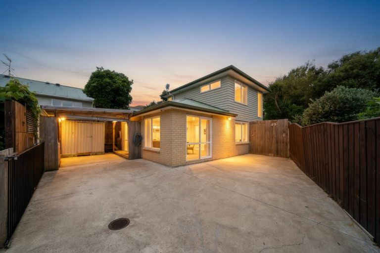 Photo of property in 49a Raroa Terrace, Tawa, Wellington, 5028