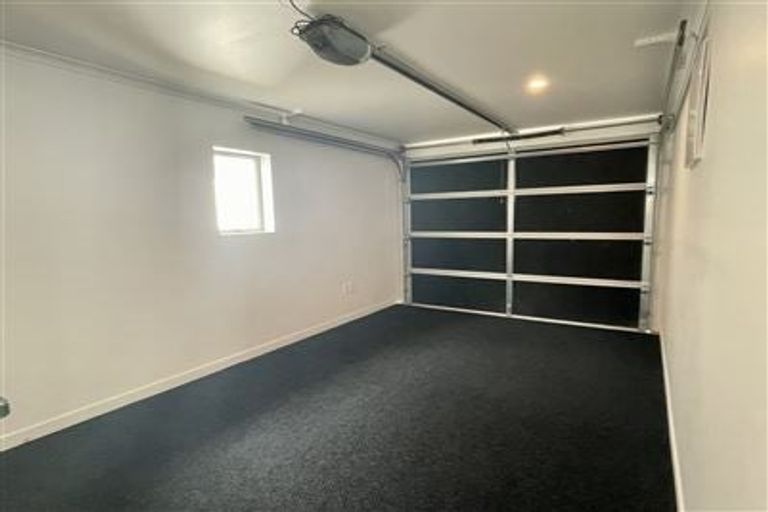 Photo of property in 271c Te Atatu Road, Te Atatu South, Auckland, 0610