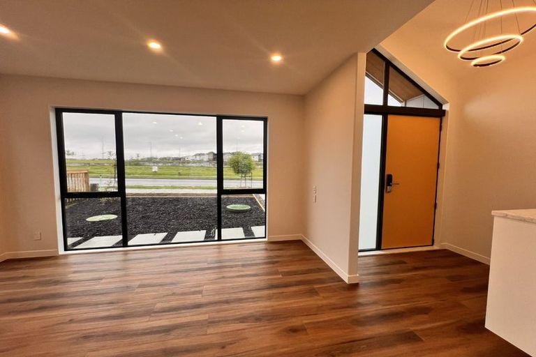 Photo of property in 10 Kobe Street, Karaka, 2580