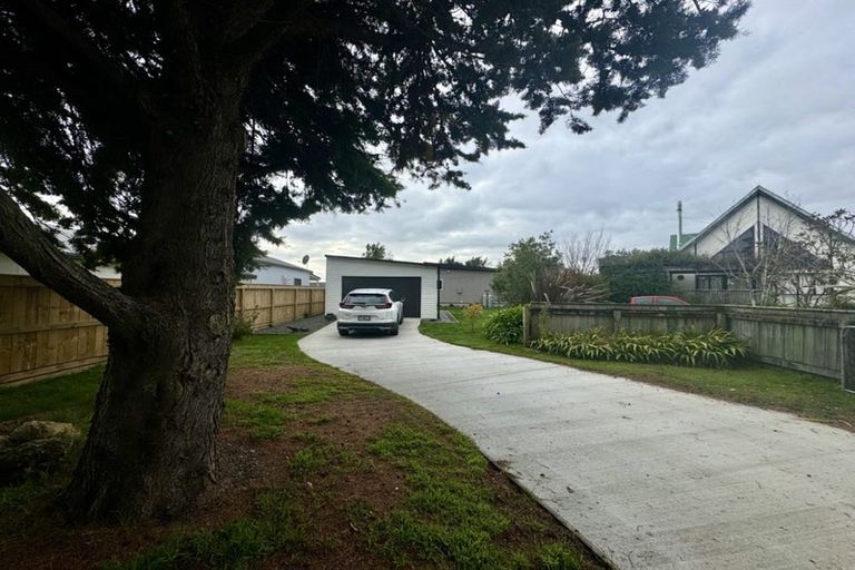Photo of property in 77 Dublin Street, Martinborough, 5711