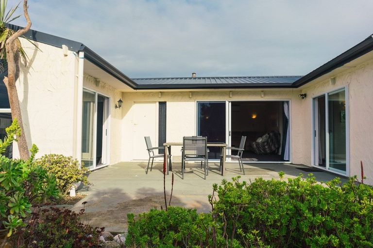 Photo of property in 31 Marine Parade South, Foxton Beach, Foxton, 4815