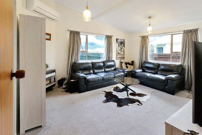 Photo of property in 26a Roband Crescent, Brown Owl, Upper Hutt, 5018