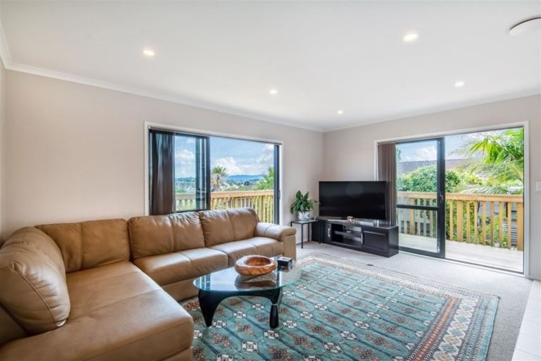 Photo of property in 9 Edgware Road, West Harbour, Auckland, 0618