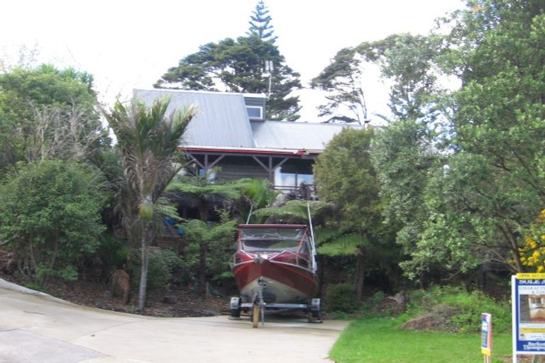 Photo of property in 96 Woodlands Park Road, Titirangi, Auckland, 0604
