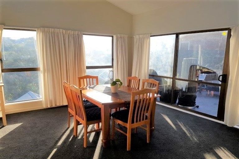 Photo of property in 3 Oak Avenue, Paremata, Porirua, 5024